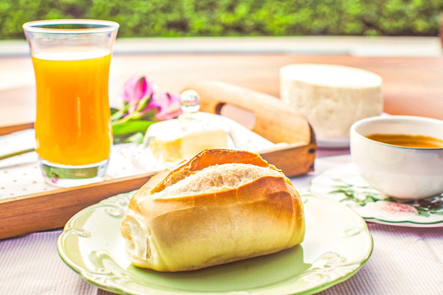 É necessário cortar o pãozinho da dieta?